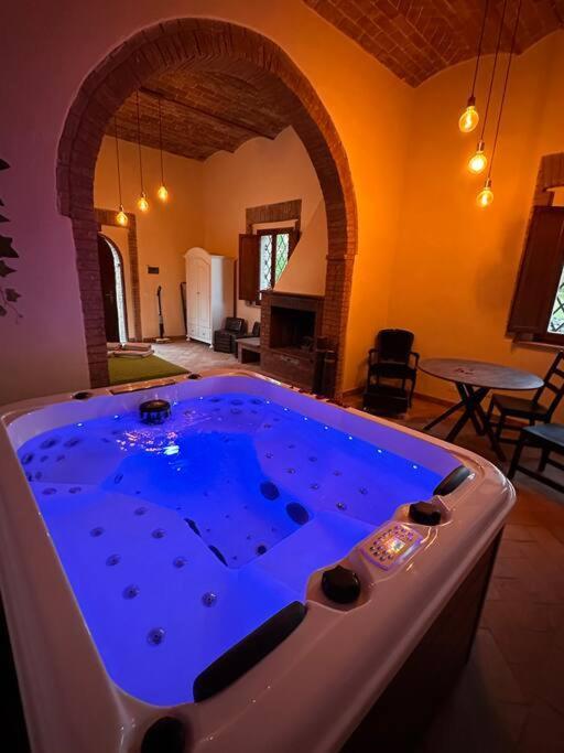 Relax Nella Jacuzzi In Toscana Colle di Val d'Elsa Eksteriør billede