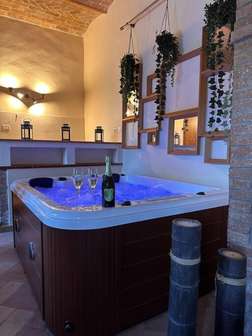 Relax Nella Jacuzzi In Toscana Colle di Val d'Elsa Eksteriør billede