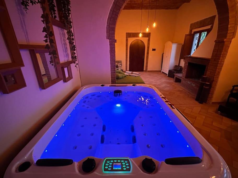Relax Nella Jacuzzi In Toscana Colle di Val d'Elsa Eksteriør billede